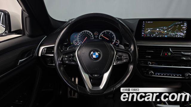 BMW 5 Series (G30) 520d xDrive M Sport Package Plus 2017 — фото 13