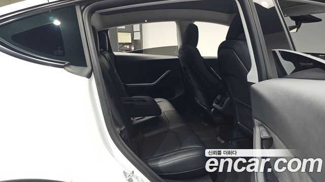 Tesla Model Y RWD 2024 — фото 12