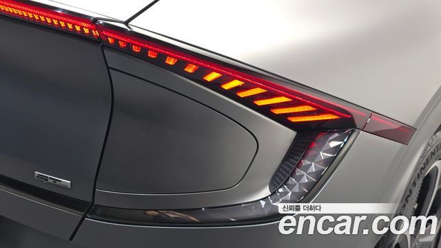 Kia EV6 Long Range 4WD GT Line 2022 — фото 23