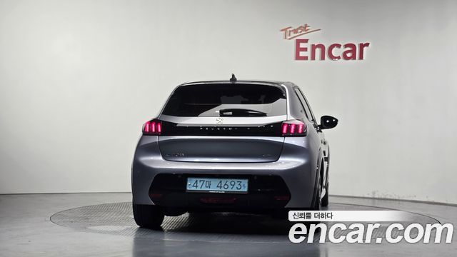 Peugeot e-208 (II) GT 2022 — фото 4