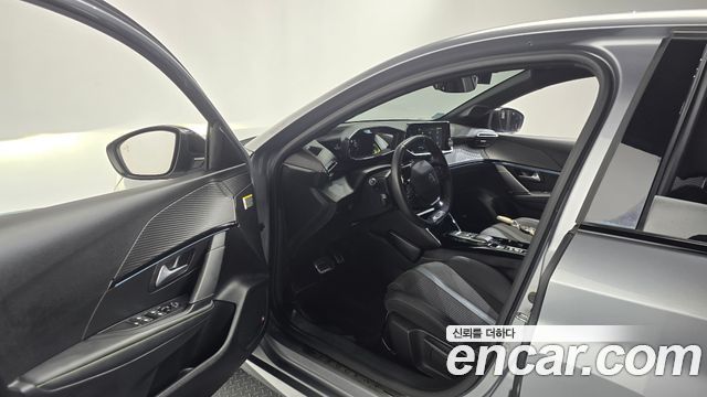 Peugeot e-208 (II) GT 2022 — фото 10