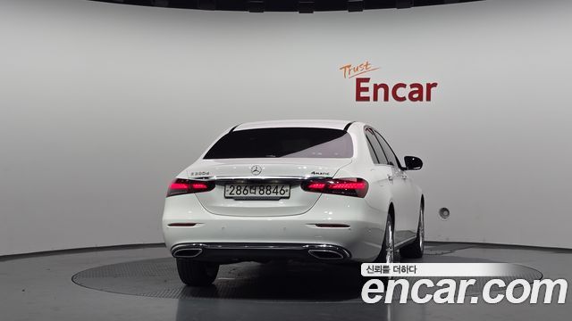 Mercedes-Benz E-Class (W213) E220d 4MATIC Exclusive 2021 — фото 4