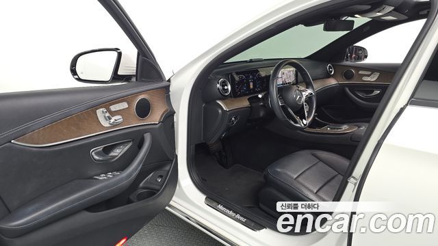 Mercedes-Benz E-Class (W213) E220d 4MATIC Exclusive 2021 — фото 10