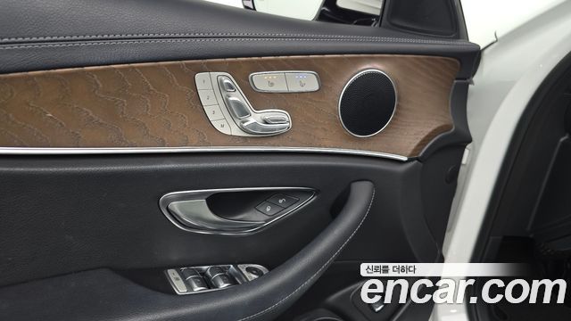 Mercedes-Benz E-Class (W213) E220d 4MATIC Exclusive 2021 — фото 19