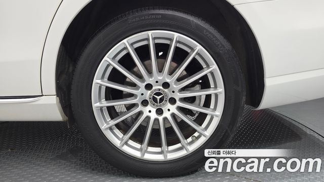 Mercedes-Benz E-Class (W213) E220d 4MATIC Exclusive 2021 — фото 21