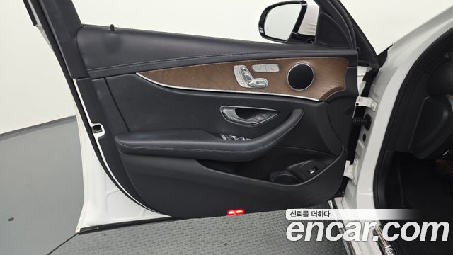 Mercedes-Benz E-Class (W213) E220d 4MATIC Exclusive 2021 — фото 24