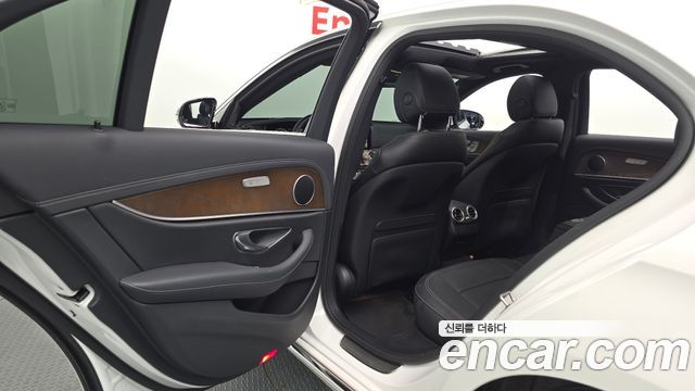 Mercedes-Benz E-Class (W213) E220d 4MATIC Exclusive 2021 — фото 26