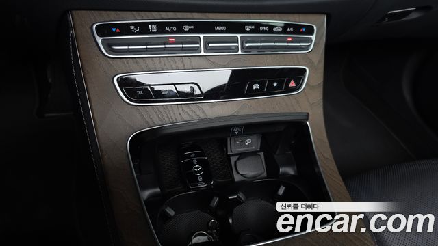 Mercedes-Benz E-Class (W213) E220d 4MATIC Exclusive 2021 — фото 32