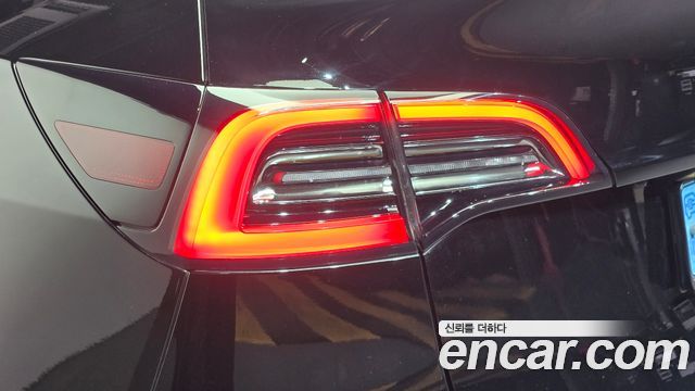 Tesla Model Y Long Range AWD 2022 — фото 29