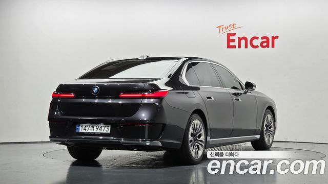 BMW 7 Series (G70) 740i sDrive Design Pure Excellence 2023 — фото 2