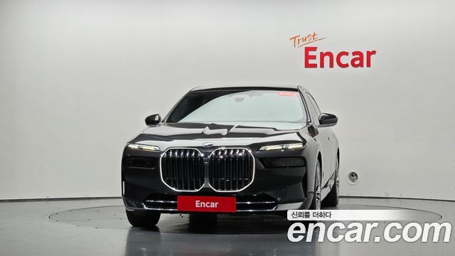 BMW 7 Series (G70) 740i sDrive Design Pure Excellence 2023 — фото 3
