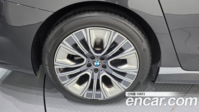 BMW 7 Series (G70) 740i sDrive Design Pure Excellence 2023 — фото 5