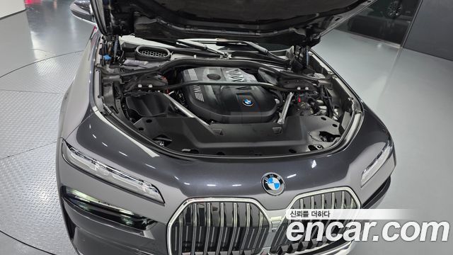 BMW 7 Series (G70) 740i sDrive Design Pure Excellence 2023 — фото 6