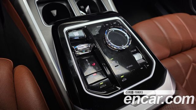 BMW 7 Series (G70) 740i sDrive Design Pure Excellence 2023 — фото 9