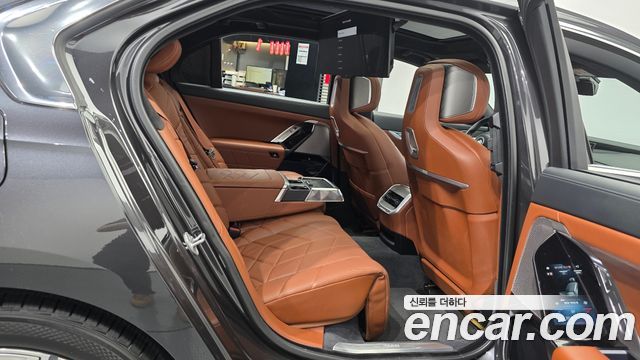 BMW 7 Series (G70) 740i sDrive Design Pure Excellence 2023 — фото 12