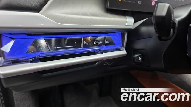 BMW 7 Series (G70) 740i sDrive Design Pure Excellence 2023 — фото 35