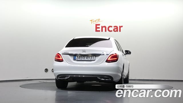 Mercedes-Benz C-Class (W205) C220 d 4MATIC 2020 — фото 4