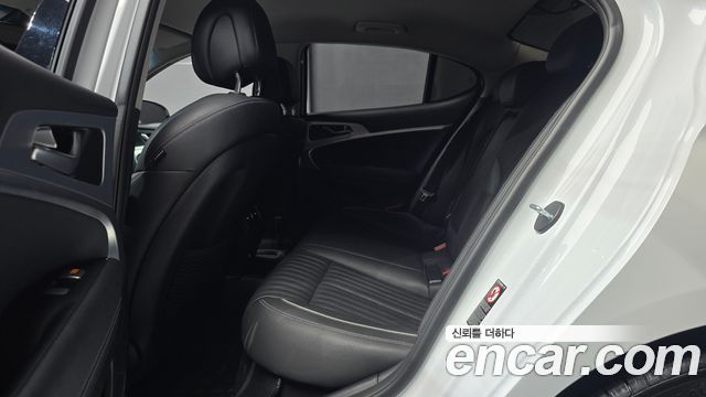 Genesis G70 2.0T Elite 2020 — фото 12