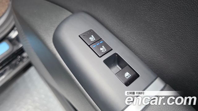 Hyundai Grandeur (GN7) 2,5 Gasoline 2WD Exclusive 2023 — фото 18