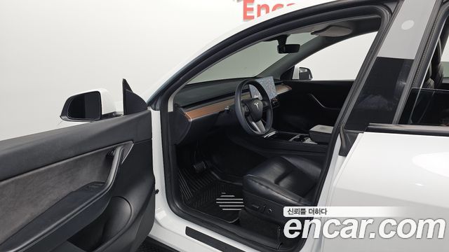 Tesla Model Y Long Range AWD 2021 — фото 10