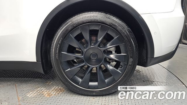 Tesla Model Y Long Range AWD 2021 — фото 21
