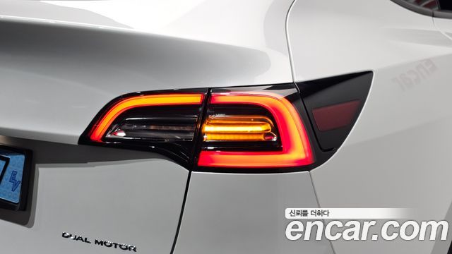 Tesla Model Y Long Range AWD 2021 — фото 23