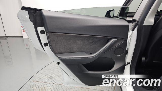 Tesla Model Y Long Range AWD 2021 — фото 25