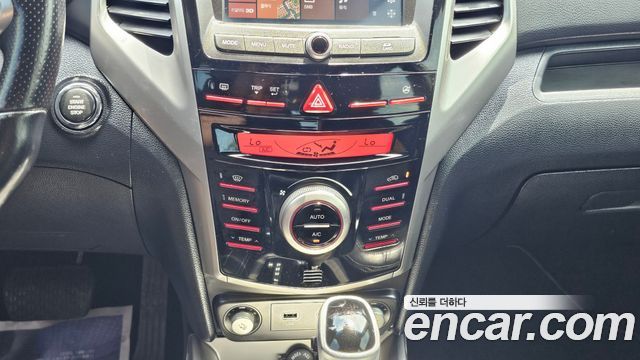 KG Mobility (SsangYong) Tivoli LX 2WD DLX 2015 — фото 10