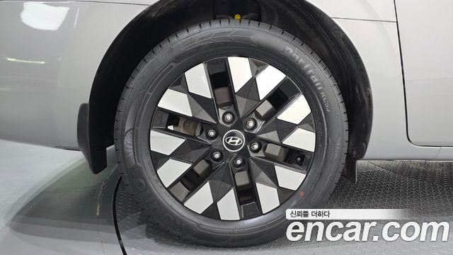 Hyundai Staria 4WD Lounge 9-Seater Inspiration 2025 — фото 5