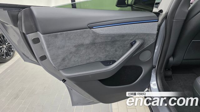 Tesla Model Y Premium Long Range AWD 2026 — фото 31