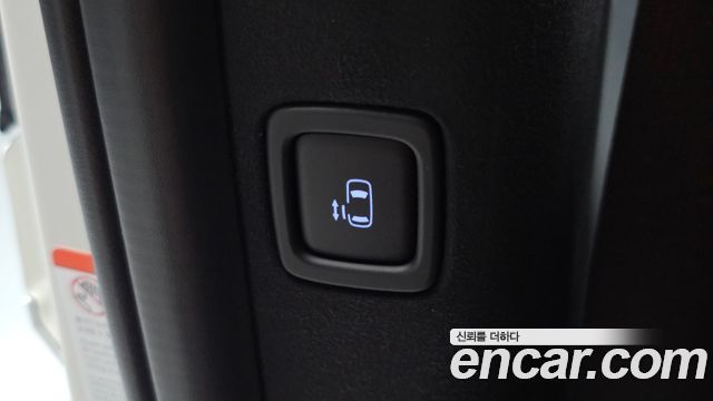 Hyundai Staria EV Lounge 11-Seater Prestige 2027 — фото 19