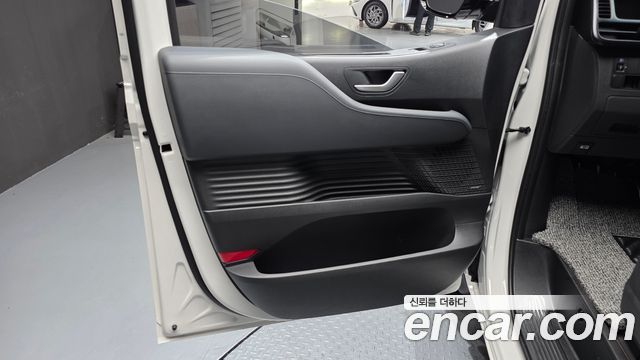 Hyundai Staria EV Lounge 11-Seater Prestige 2027 — фото 24