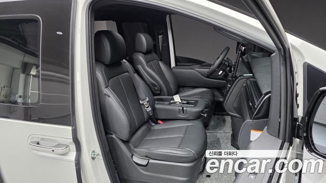 Hyundai Staria EV Lounge 11-Seater Prestige 2027 — фото 26