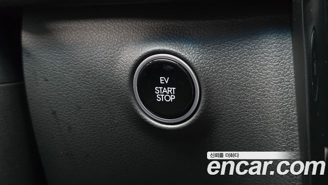Hyundai Staria EV Lounge 11-Seater Prestige 2027 — фото 28