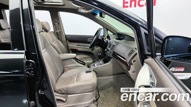 KG Mobility (SsangYong) Korando Turismo 4WD RT 11-seater 2014 — фото 10