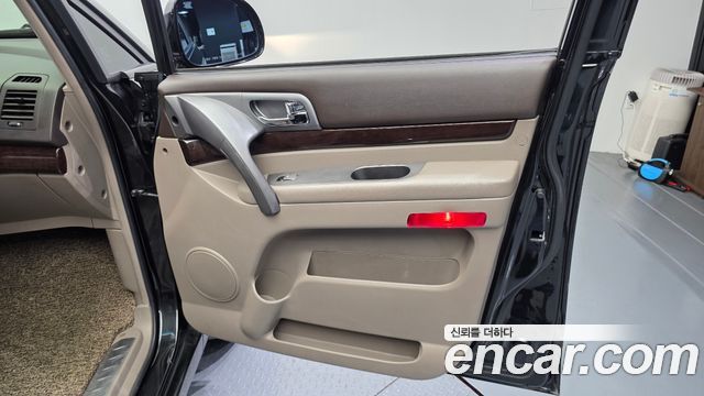 KG Mobility (SsangYong) Korando Turismo 4WD RT 11-seater 2014 — фото 24