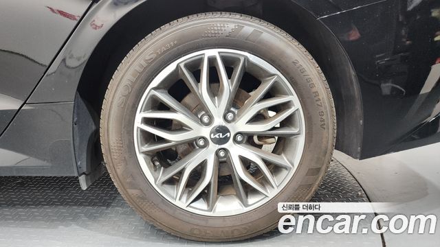 Kia K5 (III) 2.0 Noblesse 2023 — фото 21
