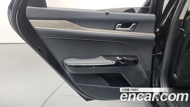 Kia K5 (III) 2.0 Noblesse 2023 — фото 25