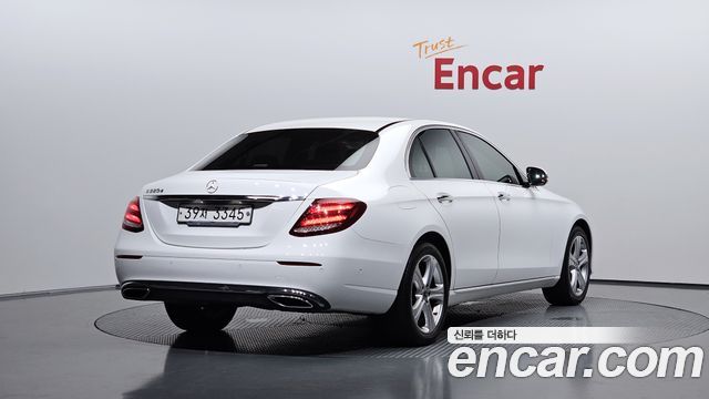 Mercedes-Benz E-Class (W213) E220d Avantgarde 2018 — фото 2