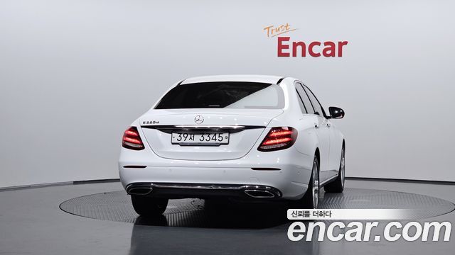 Mercedes-Benz E-Class (W213) E220d Avantgarde 2018 — фото 4