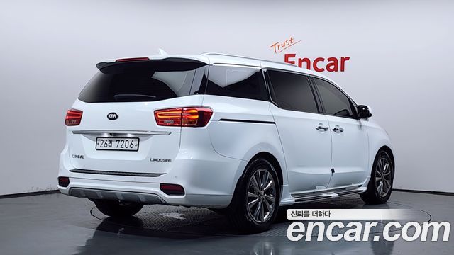 Kia Carnival Gasoline 7-Seater Limousine President 2019 — фото 2