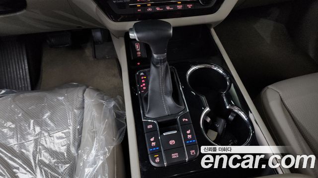 Kia Carnival Gasoline 7-Seater Limousine President 2019 — фото 9
