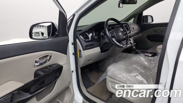 Kia Carnival Gasoline 7-Seater Limousine President 2019 — фото 10