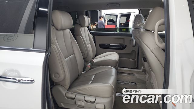 Kia Carnival Gasoline 7-Seater Limousine President 2019 — фото 15