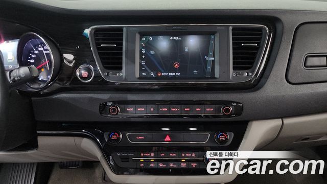 Kia Carnival Gasoline 7-Seater Limousine President 2019 — фото 16