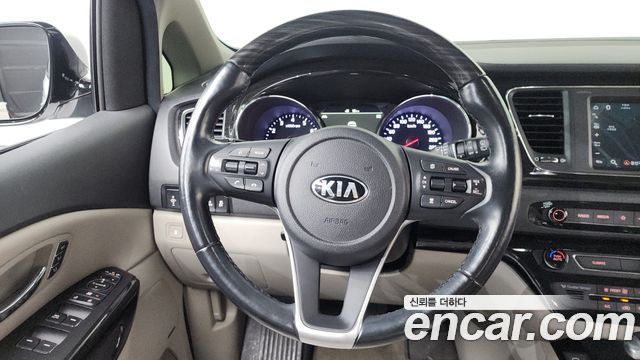 Kia Carnival Gasoline 7-Seater Limousine President 2019 — фото 17