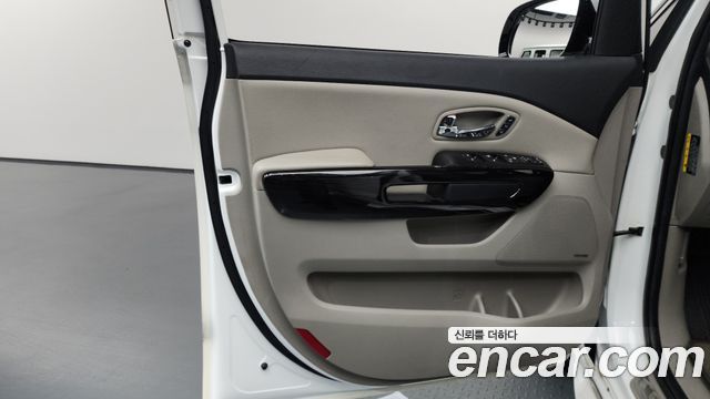Kia Carnival Gasoline 7-Seater Limousine President 2019 — фото 30