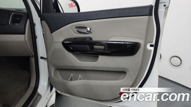 Kia Carnival Gasoline 7-Seater Limousine President 2019 — фото 31