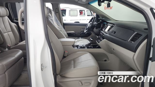 Kia Carnival Gasoline 7-Seater Limousine President 2019 — фото 32