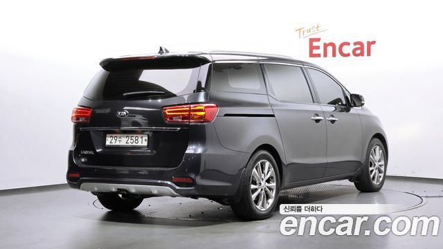 Kia Carnival Gasoline 9-Seater Noblesse Special 2019 — фото 2